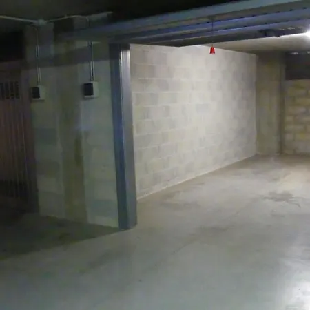 Spacious, Free Private Parking, 2 Bedrooms 2 Bathrooms - Comfortable And Bright In With Private Parking Garage - Just Few Minutes Walking From Historic Center 佛罗伦萨