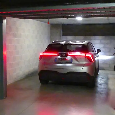 公寓 Spacious, Free Private Parking, 2 Bedrooms 2 Bathrooms - Comfortable And Bright In With Private Parking Garage - Just Few Minutes Walking From Historic Center *