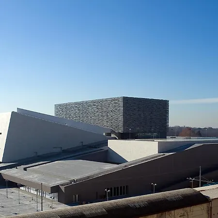 Spacious, Free Private Parking, 2 Bedrooms 2 Bathrooms - Comfortable And Bright In With Private Parking Garage - Just Few Minutes Walking From Historic Center *