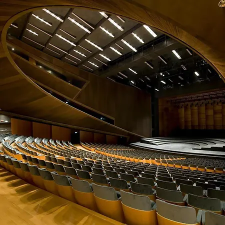 Spacious, Free Private Parking, 2 Bedrooms 2 Bathrooms - Comfortable And Bright In With Private Parking Garage - Just Few Minutes Walking From Historic Center 公寓 *