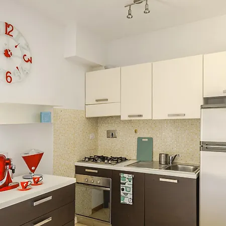 Spacious, Free Private Parking, 2 Bedrooms 2 Bathrooms - Comfortable And Bright In With Private Parking Garage - Just Few Minutes Walking From Historic Center 公寓