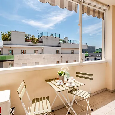 Spacious, Free Private Parking, 2 Bedrooms 2 Bathrooms - Comfortable And Bright In With Private Parking Garage - Just Few Minutes Walking From Historic Center