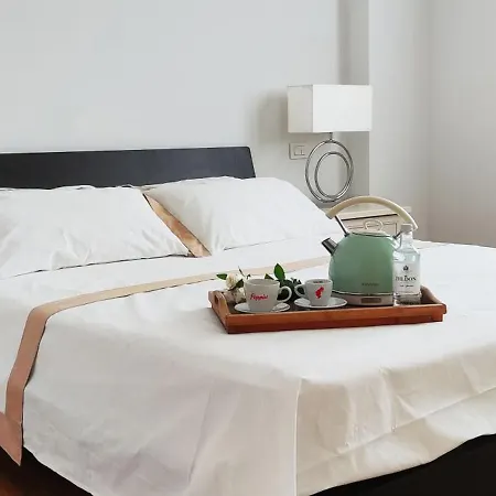 Spacious, Free Private Parking, 2 Bedrooms 2 Bathrooms - Comfortable And Bright In With Private Parking Garage - Just Few Minutes Walking From Historic Center 公寓 佛罗伦萨