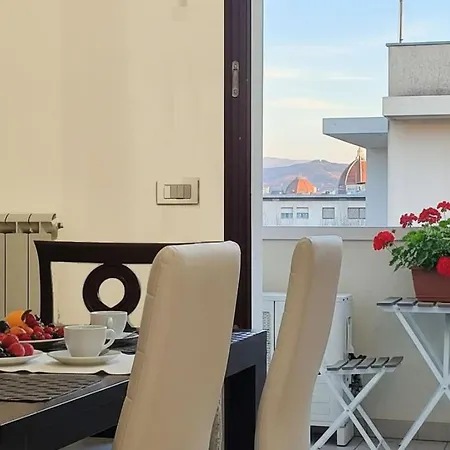 Apartman Spacious, Free Private Parking, 2 Bedrooms 2 Bathrooms - Comfortable And Bright In With Private Parking Garage - Just Few Minutes Walking From Historic Center Firenze