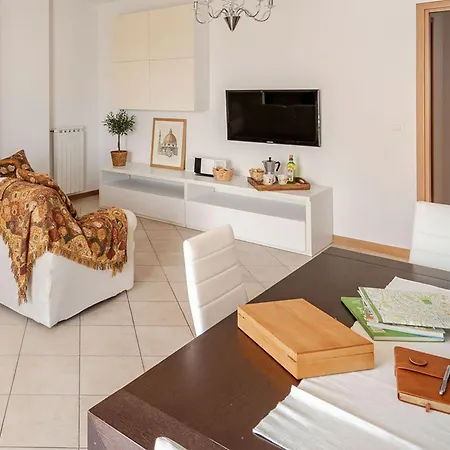 Spacious, Free Private Parking, 2 Bedrooms 2 Bathrooms - Comfortable And Bright In With Private Parking Garage - Just Few Minutes Walking From Historic Center Apartman *