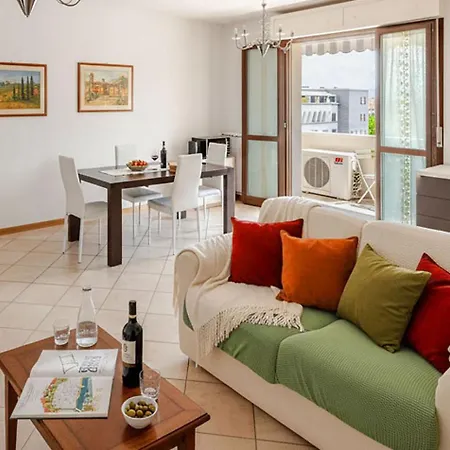 Opera House Area - Private Parking! - Balcony - 2 Bedrooms 2 Bathrooms