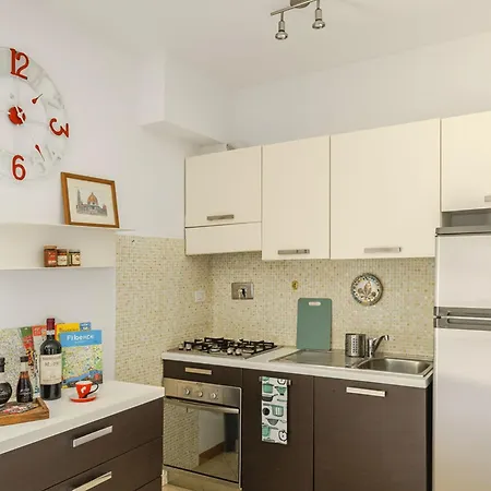 Opera House Area - Private Parking! - Balcony - 2 Bedrooms 2 Bathrooms * Florencie