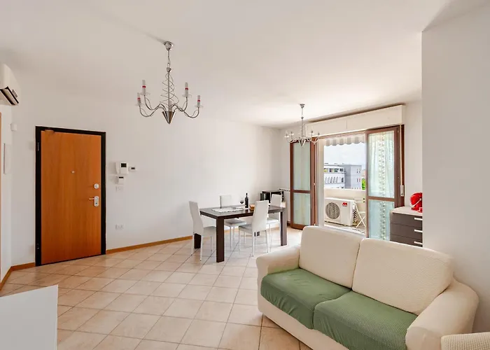 5&5 - Spacious, Bright, With Free Private Parking * Florencia