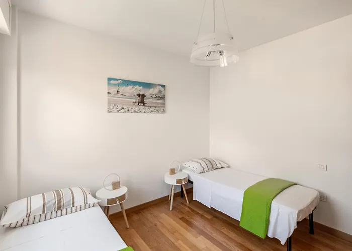 5&5 - Spacious, Bright, With Free Private Parking Florencia