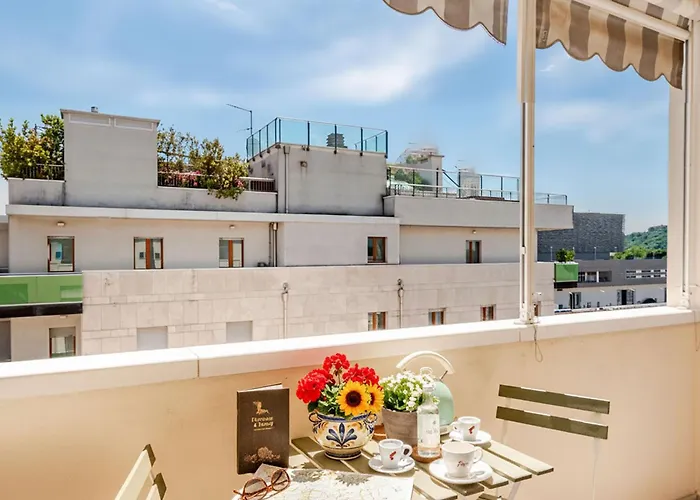 5&5 - Spacious, Bright, With Free Private Parking * Florencia