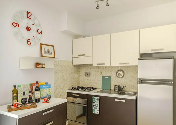 5&5 - Spacious, Bright, With Free Private Parking *