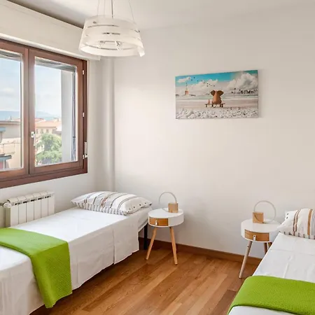 Apartmán Spacious & Bright & Parking & Comfortable, In With Private Parking Garage - 2 Bedrooms & 2 Bathrooms - Just Few Minutes Walking From Historic Center Florencie