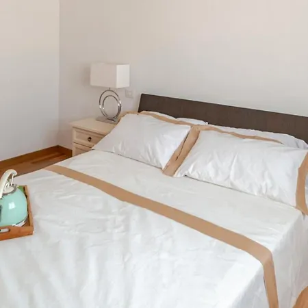 Spacious & Bright & Parking & Comfortable, In With Private Parking Garage - 2 Bedrooms & 2 Bathrooms - Just Few Minutes Walking From Historic Center *