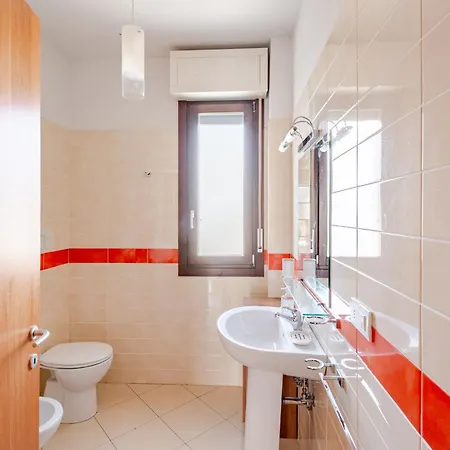 Spacious & Bright & Parking & Comfortable, In With Private Parking Garage - 2 Bedrooms & 2 Bathrooms - Just Few Minutes Walking From Historic Center *